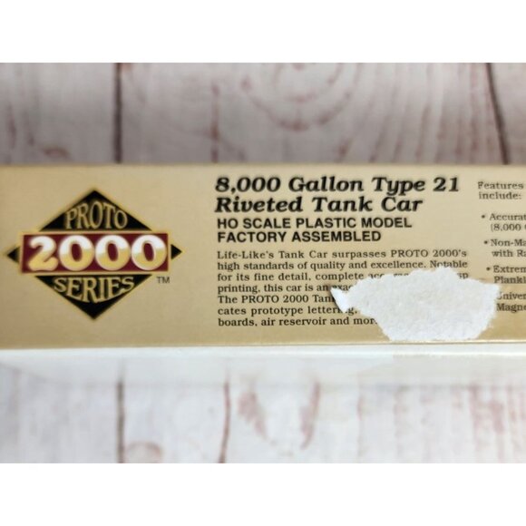 Proto 2000 Series 8,000 Gallon Type 21 Riveted Tank Car HO Scale Model Train - Picture 13 of 14